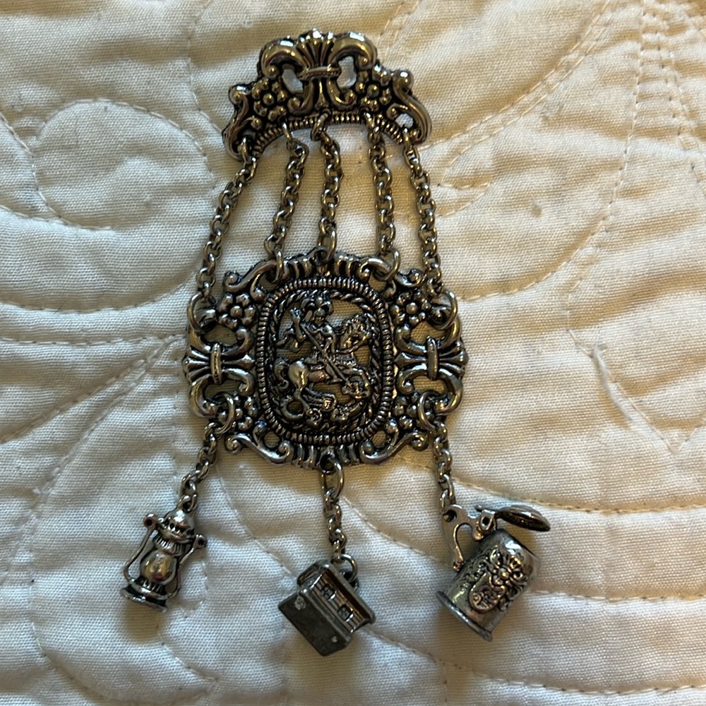 Skirt pin